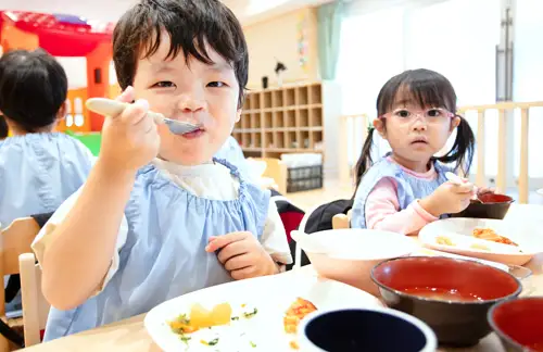 おいしい給食で心も身体も元気いっぱいに！